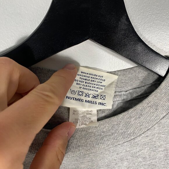 Vintage 1997 MLB Atlanta Braves Helmet SS T-shirt Gray Youth size Large / Mens S - Picture 6 of 6